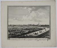 Amsterdam, gelegen in Holland aen den Amstel, en aen een zeeboezem, het Y genaemt, voor de bocht te zien. Amstelodamum, e fluctibus emergens, in intimis Batavi sinus faucibus, nobilissimum emporium; prout a fronte con Spicitur.